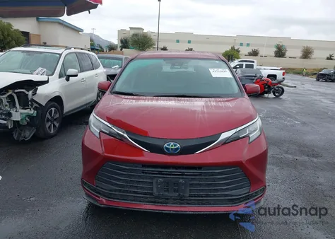 2021 Toyota Sienna Le z USA, uszkodzony, nr VIN 5TDKSKFC7MS007904